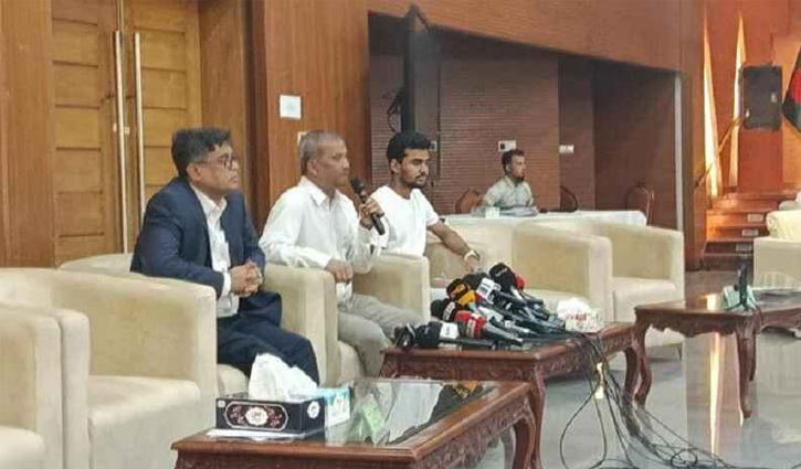 Law enforcement members have to show ID cards during arrest