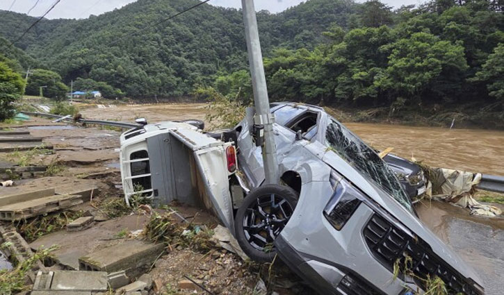 At least 17 dead in South Korea floods and landslides