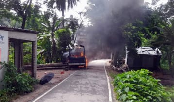 Police vehicle torched in Gopalganj