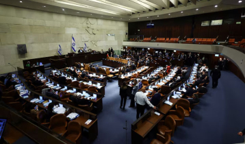 Netanyahu under mounting political pressure after party quits