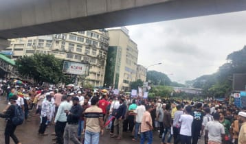 Shahbagh blocked demanding July charter, traffic movement halted