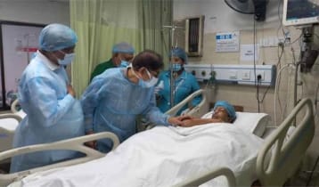 Mirza Fakhrul visits ailing Farida Parveen 