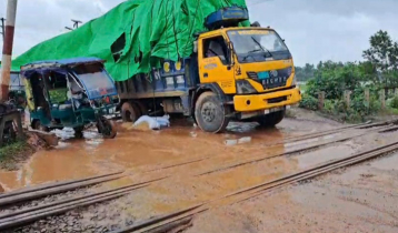 Rail link of North Bengal with Dhaka snapped