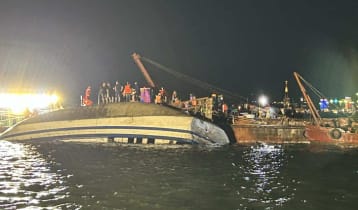 27 dead as tourist boat capsizes in Vietnam