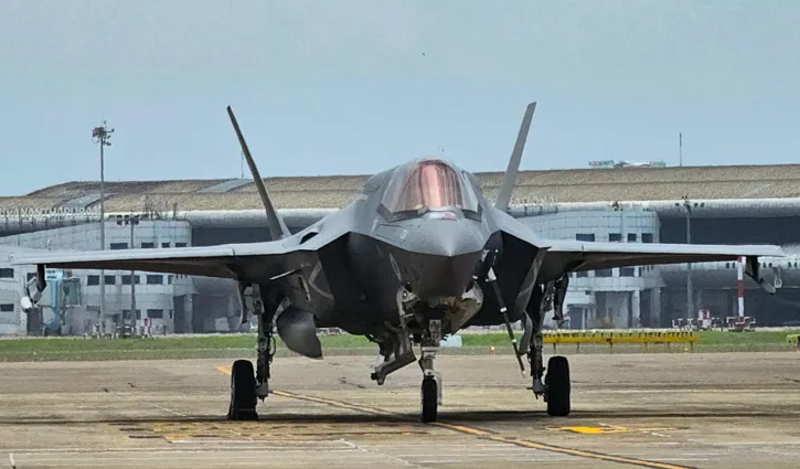 British F-35B lighter leaves India