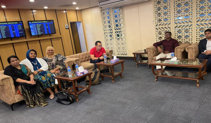 A team from Singapore arrives in Dhaka