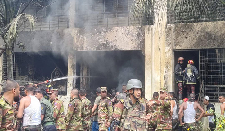 Air aircraft crashes in Uttara, one dead