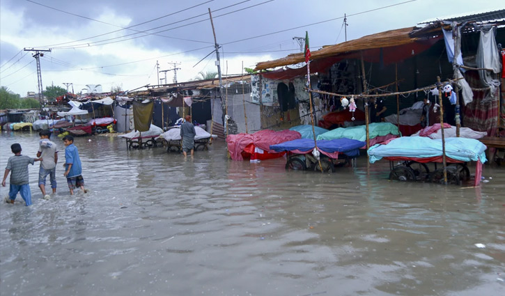 Death toll climbs to 73 due to floods Pakistan, India