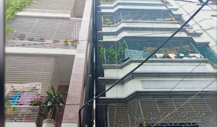 Six-storey building tilts in Demra