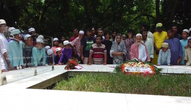 হুমায়ূন আহমেদের মৃত্যুবার্ষিকীতে নুহাশপল্লীতে ভক্তদের ভিড় হুমায়ূন আহমেদের মৃত্যুবার্ষিকীতে নুহাশপল্লীতে ভক্তদের ভিড়