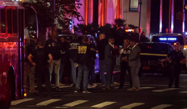 নিউ ইয়র্কে বন্দুকধারীর গুলিতে নিহত ৪