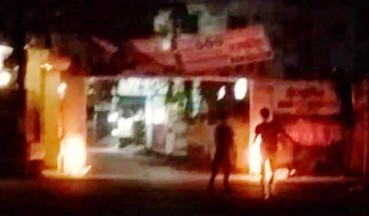 নারায়ণগঞ্জে এনসিপির তোরণে অগ্নিসংযোগ