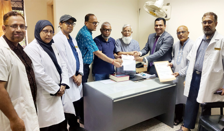 ডায়াবেটিক হাসপাতালে প্রিমিয়ার ব্যাংকের দশ লাখ টাকা অনুদান