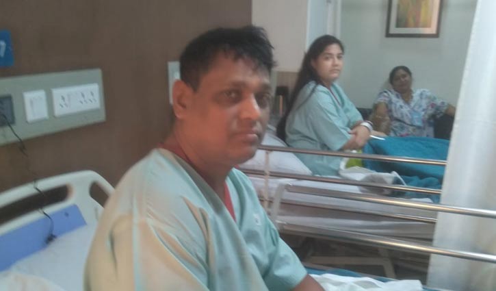 প্রেমিকের সঙ্গে ধরা পড়ার পর স্ত্রীর রোষানলে স্বামী