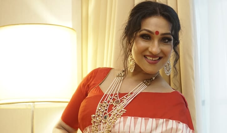 ‘নারীর একাধিক পুরুষ বন্ধু থাকলে অনায়াসে তাকে চরিত্রহীন বলা যায়’ ‘নারীর একাধিক পুরুষ বন্ধু থাকলে অনায়াসে তাকে চরিত্রহীন বলা যায়’