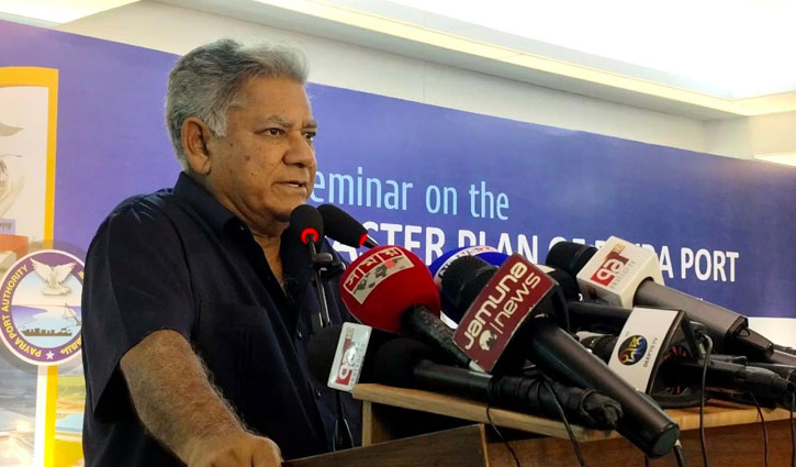 ‘বন্দরে যদি অপারেটর নিয়োগের কথা ওঠে, বলা হয় দেশ চলে গেল’