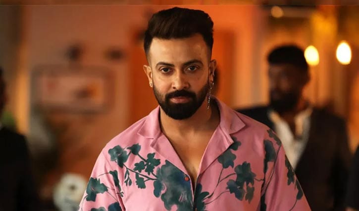 শাকিবের সিনেমা নিয়ে বিভ্রান্তি, মুখ খুললেন প্রযোজক