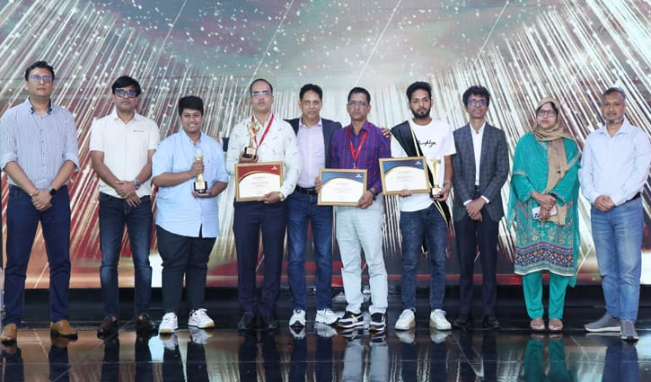 ৭১ পরিবেশক, প্লাজা ও কর্মকর্তাকে ‘ব্র্যান্ডিং হিরোজ’ পুরস্কার দিল ওয়ালটন ৭১ পরিবেশক, প্লাজা ও কর্মকর্তাকে ‘ব্র্যান্ডিং হিরোজ’ পুরস্কার দিল ওয়ালটন