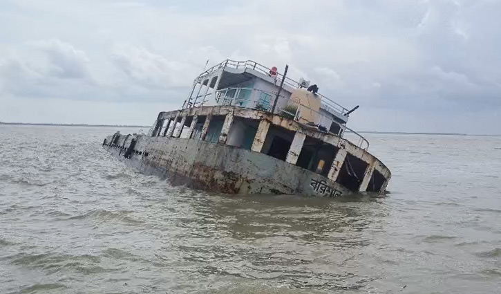 ৬ দিনেও উদ্ধার করা যায়নি পশ্চিমবঙ্গে ডুবে যাওয়া বাংলাদেশি জাহাজ