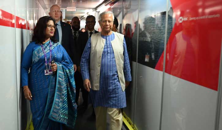 প্রধান উপদেষ্টা লন্ডন পৌঁছেছেন প্রধান উপদেষ্টা লন্ডন পৌঁছেছেন