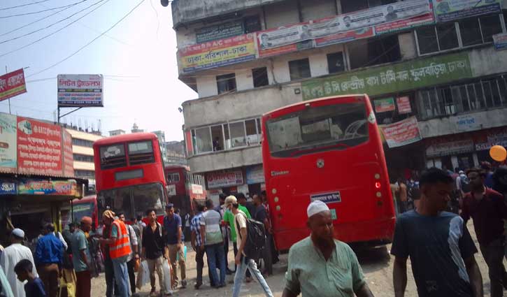 ঈদের ছুটি কাটিয়ে স্বস্তিতে রাজধানীতে ফিরছে মানুষ ঈদের ছুটি কাটিয়ে স্বস্তিতে রাজধানীতে ফিরছে মানুষ