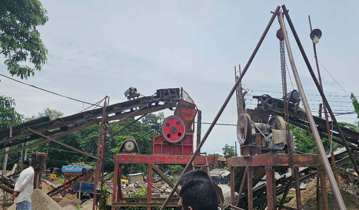 ৩০ ক্রাসার মিলের বিদ্যুৎ সংযোগ বিচ্ছিন্ন