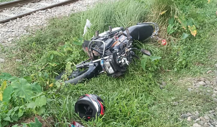 নরসিংদীতে ট্রেনের ধাক্কায় দম্পতির মৃত্যু