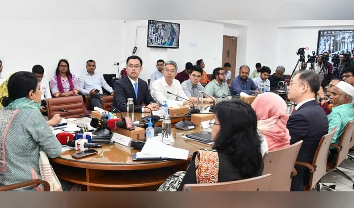 চীনা বিশেষজ্ঞদের সঙ্গে পরিবেশ উপদেষ্টা: বায়ুদূষণ রোধে ৩ মেয়াদে উদ্যোগ নে‌বে সরকার