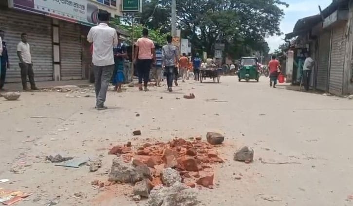 নরসিংদীতে ২ গ্রামবাসীর সংঘর্ষে নিহত ১ নরসিংদীতে ২ গ্রামবাসীর সংঘর্ষে নিহত ১