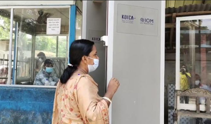হিলি চেকপোস্টে করোনা সতর্কতা জারি হিলি চেকপোস্টে করোনা সতর্কতা জারি