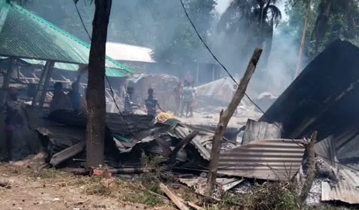 বিয়ে না পড়ানোয় ইমামকে হত্যার অভিযোগ, অভিযুক্তের বাড়িতে আগুন বিয়ে না পড়ানোয় ইমামকে হত্যার অভিযোগ, অভিযুক্তের বাড়িতে আগুন