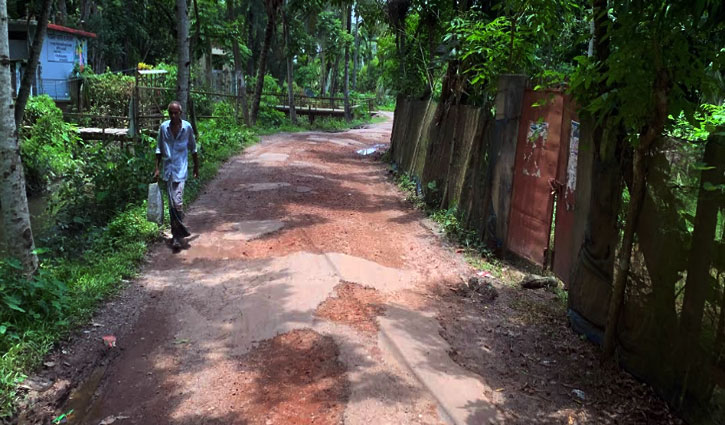 ৯ কিলোমিটার সড়কে সীমাহীন দুর্ভোগ
