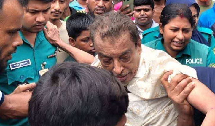 খুলনায় আ.লীগ নেতাকে গণধোলাই দিয়ে পুলিশে সোপর্দ খুলনায় আ.লীগ নেতাকে গণধোলাই দিয়ে পুলিশে সোপর্দ