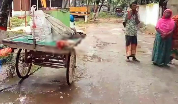 ‘কাটা পা’ নিয়ে বিচার চেয়ে সরকারি দপ্তরে ধরনা!