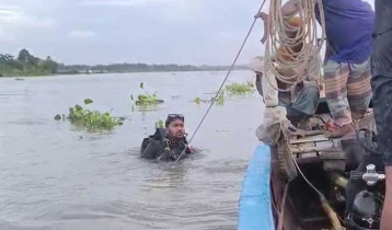 মায়ের সঙ্গে নদীতে নেমে মেয়ে নিখোঁজ মায়ের সঙ্গে নদীতে নেমে মেয়ে নিখোঁজ