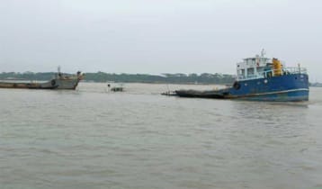 মোংলায় পশুর নদীতে ফ্লাইঅ্যাশ বোঝাই কার্গো জাহাজ ডুবি