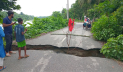নড়াইলে ভারী বৃষ্টিতে আঞ্চলিক সড়কে ধস