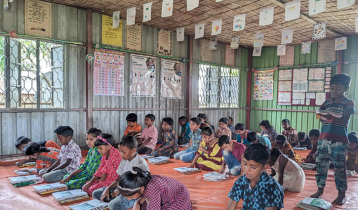 নদীর কোলে শিক্ষার সংগ্রাম: চরের শিশুদের গল্প