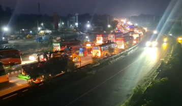 রাতেও ঢাকা-টাঙ্গাইল-যমুনা সেতু মহাসড়কে ১০ কি‌লো‌মিটার যানজট