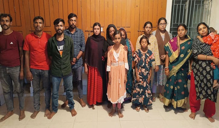 সাতক্ষীরা সীমান্তে ১৪ বাংলাদেশিকে হস্তান্তর করলো বিএসএফ সাতক্ষীরা সীমান্তে ১৪ বাংলাদেশিকে হস্তান্তর করলো বিএসএফ