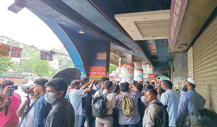 এইচএসসি পরীক্ষা পেছানো নিয়ে শিক্ষার্থীদের হাতাহাতি এইচএসসি পরীক্ষা পেছানো নিয়ে শিক্ষার্থীদের হাতাহাতি