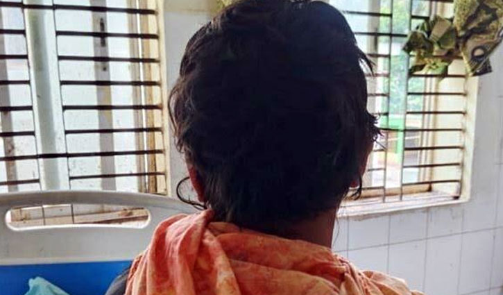 কুষ্টিয়ায় নারীকে গাছে বেঁধে নির্যাতন, কাটা হলো চুল কুষ্টিয়ায় নারীকে গাছে বেঁধে নির্যাতন, কাটা হলো চুল