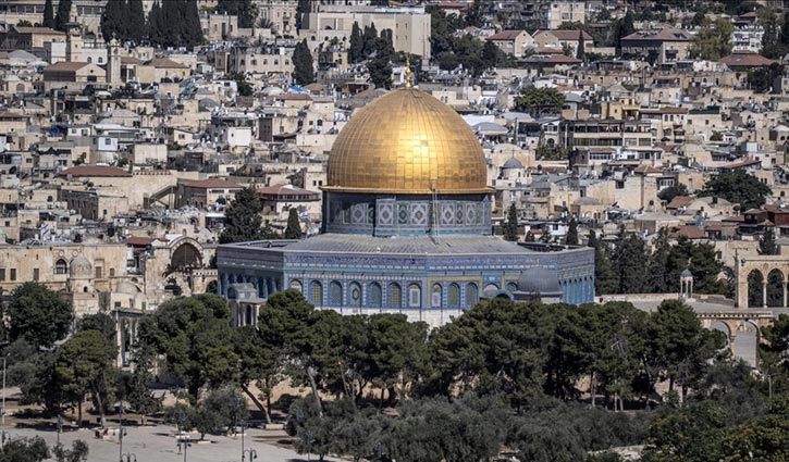 Over 200 illegal Israeli settlers storm Al-Aqsa Mosque