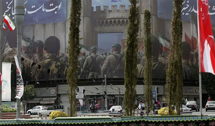 Iran carries out wave of arrests and executions in wake of war 