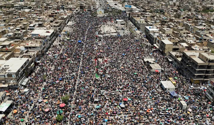 Tens of thousands gather in Iraq in support of Iran