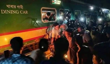Train hits several vehicles on Kalurghat bridge, 3 dead 