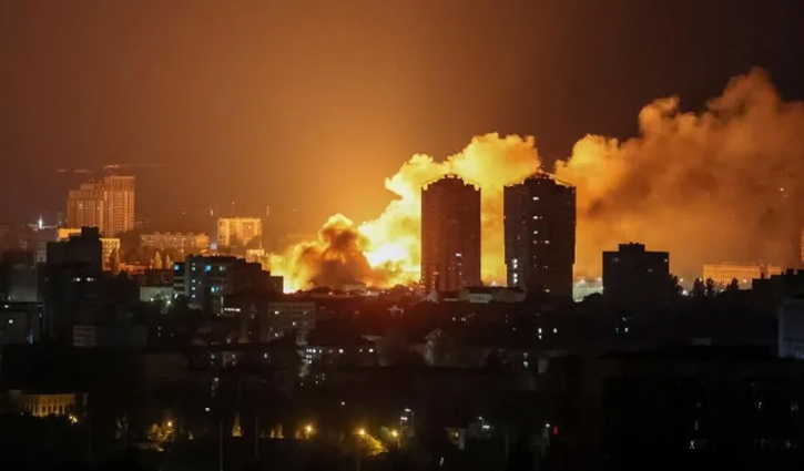 Russia launches massive strikes in Ukraine