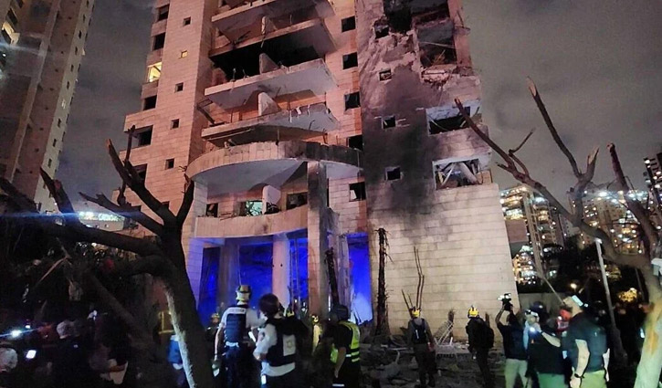 3 killed, 67 hospitalized after Iranian missiles hit central Israel