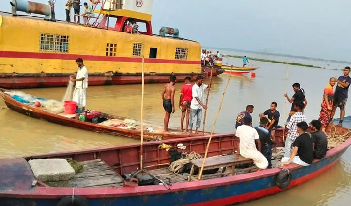 Auto-rickshaw falls off ferry into river, two bodies recovered 