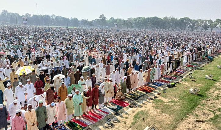 Over one lakh attend Eid congregation at Gor-E-Shahid Eidgah Maidan